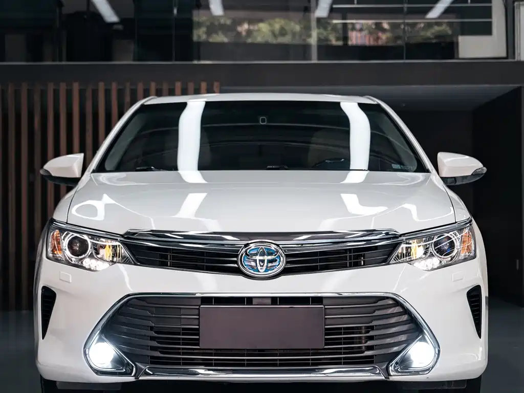 Toyota Camry 2016 — фото 2