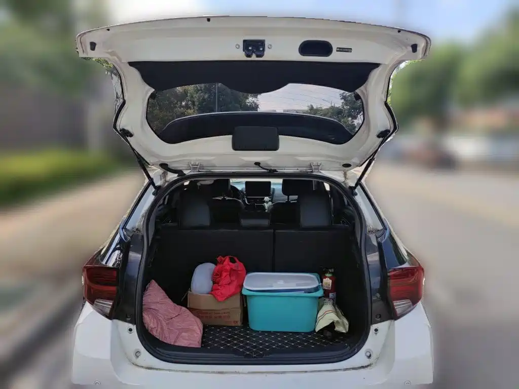 Toyota Yaris L 2023 — фото 15