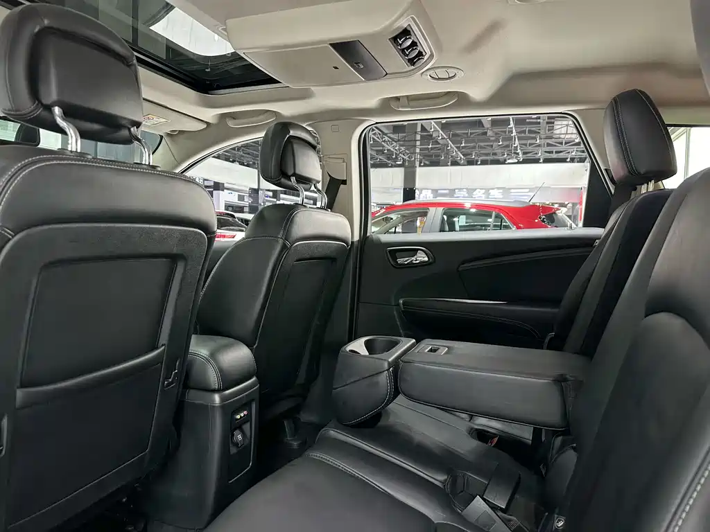Dodge Journey 2014 — фото 14