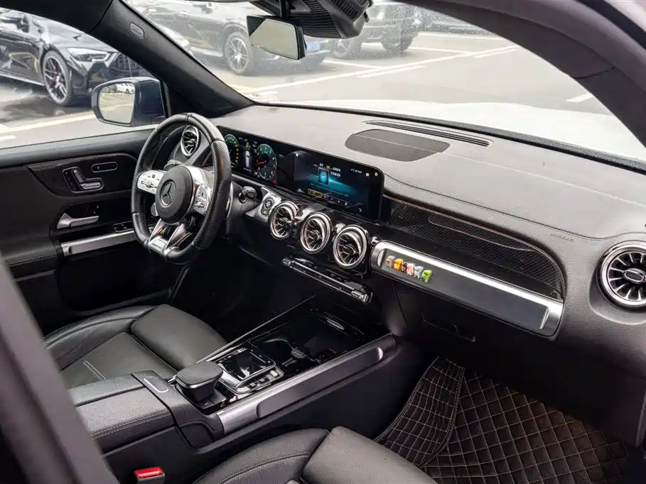 Mercedes-Benz GLB AMG 2022 — фото 13