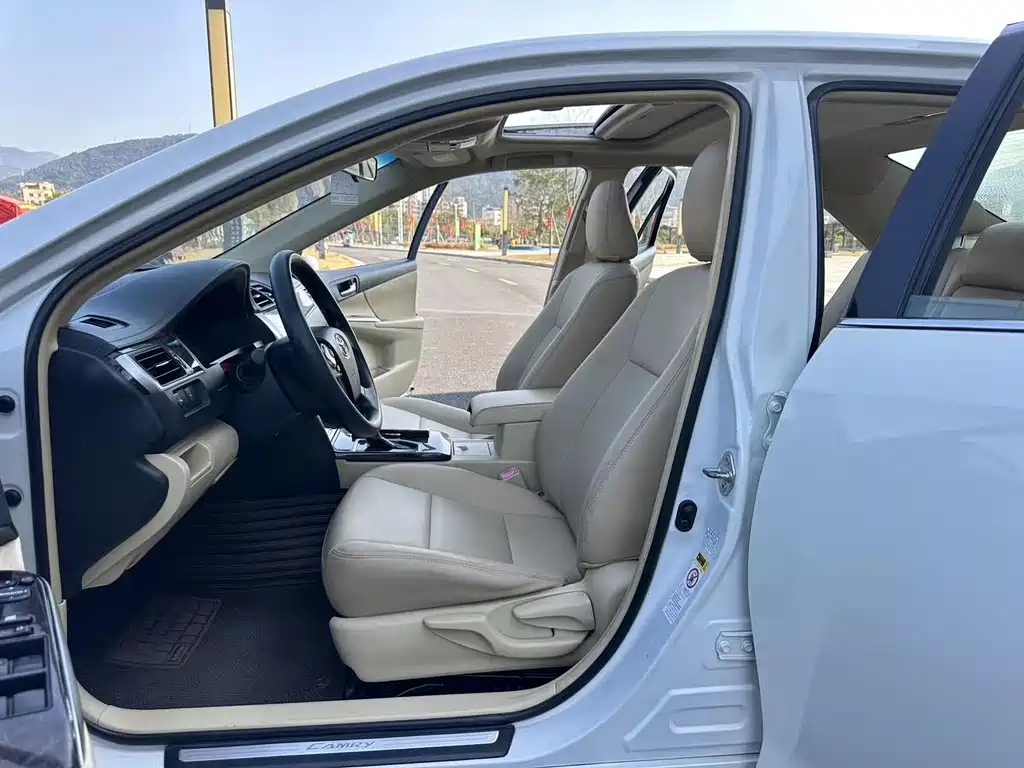 Toyota Camry 2016 — фото 22
