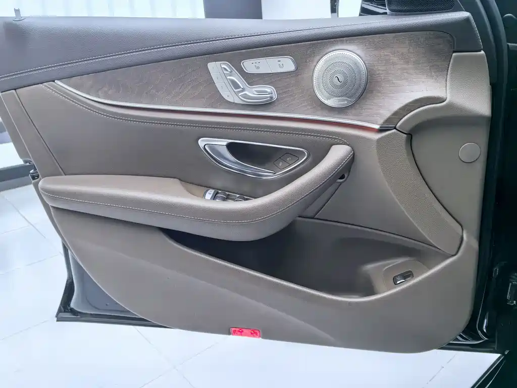 Mercedes-Benz E-Class 2019 — фото 17