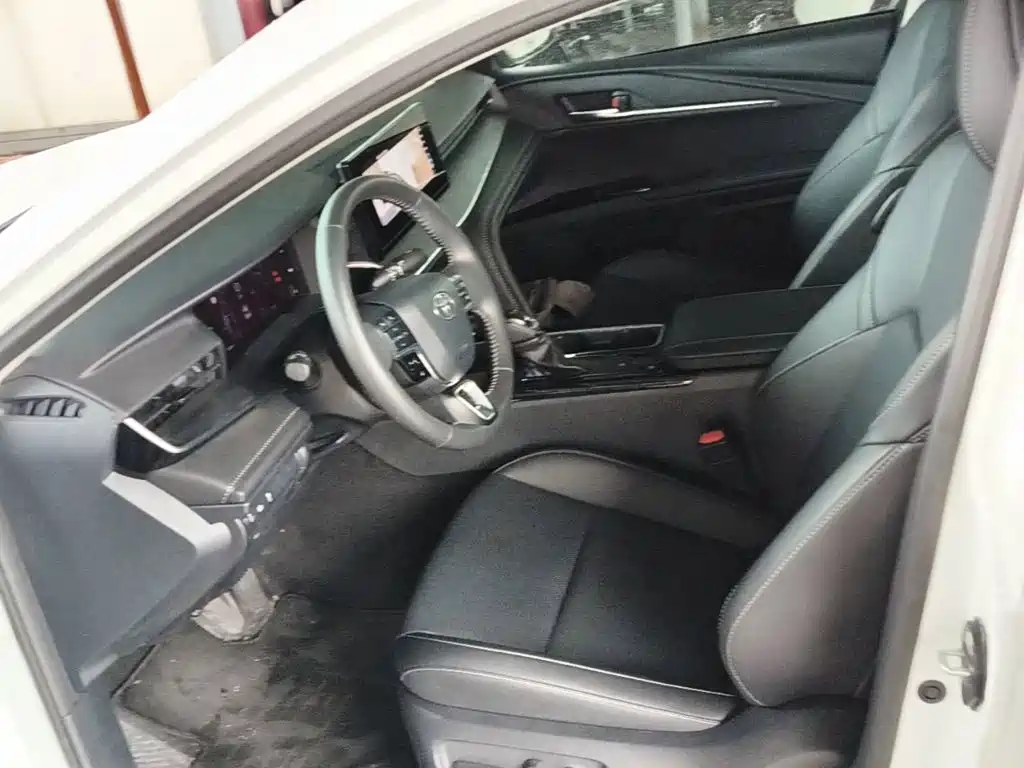 Toyota Camry 2025 — фото 15