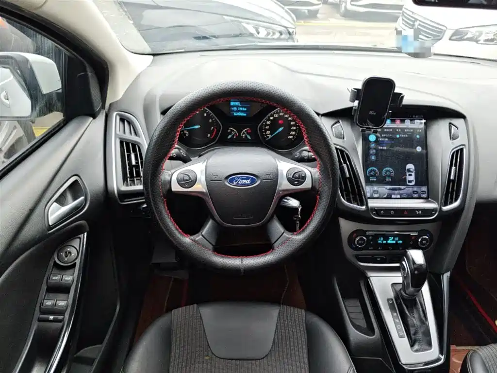 Ford Focus 2015 — фото 7