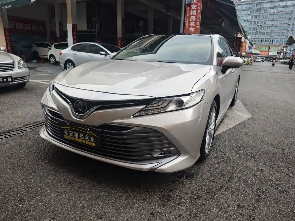 Toyota Camry 2020 — фото 1