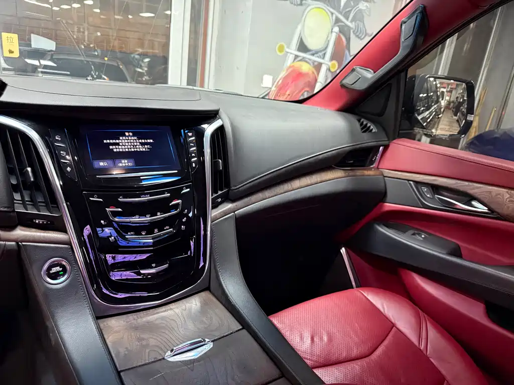 Cadillac Escalade 2018 — фото 38