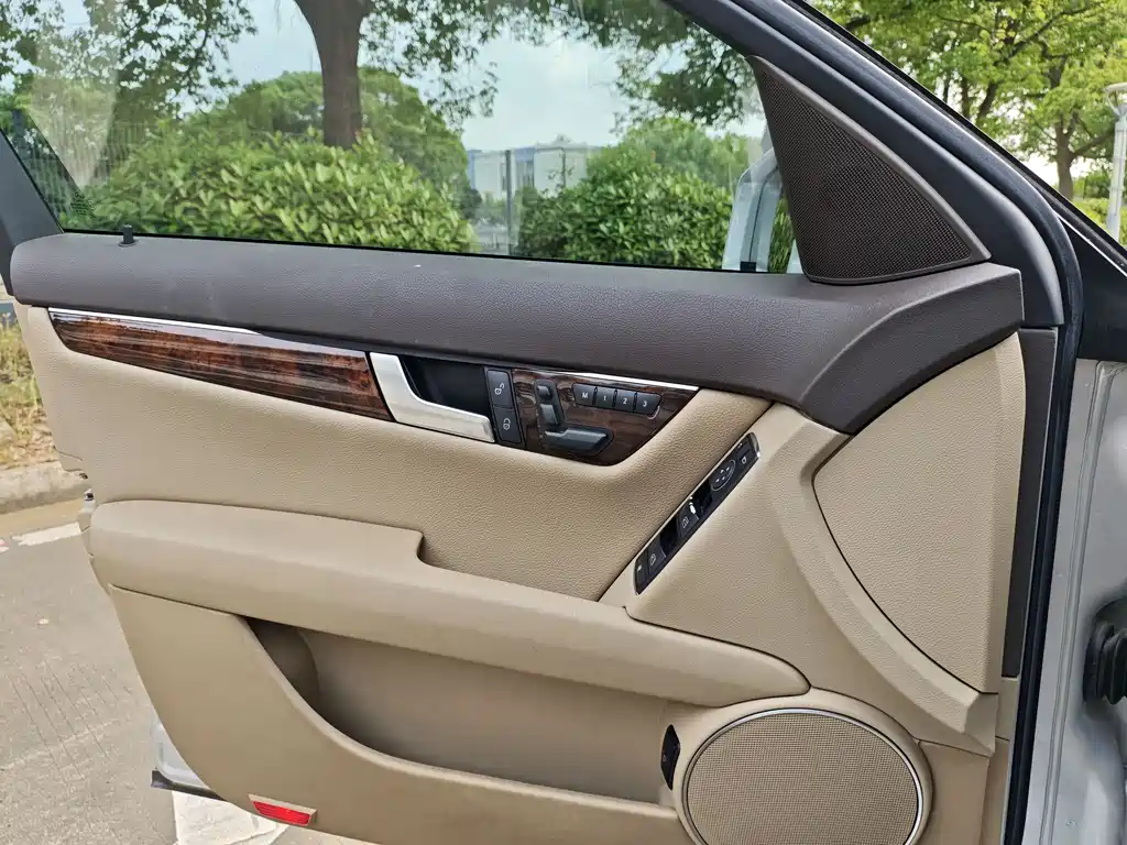 Mercedes-Benz C-Class 2011 — фото 11