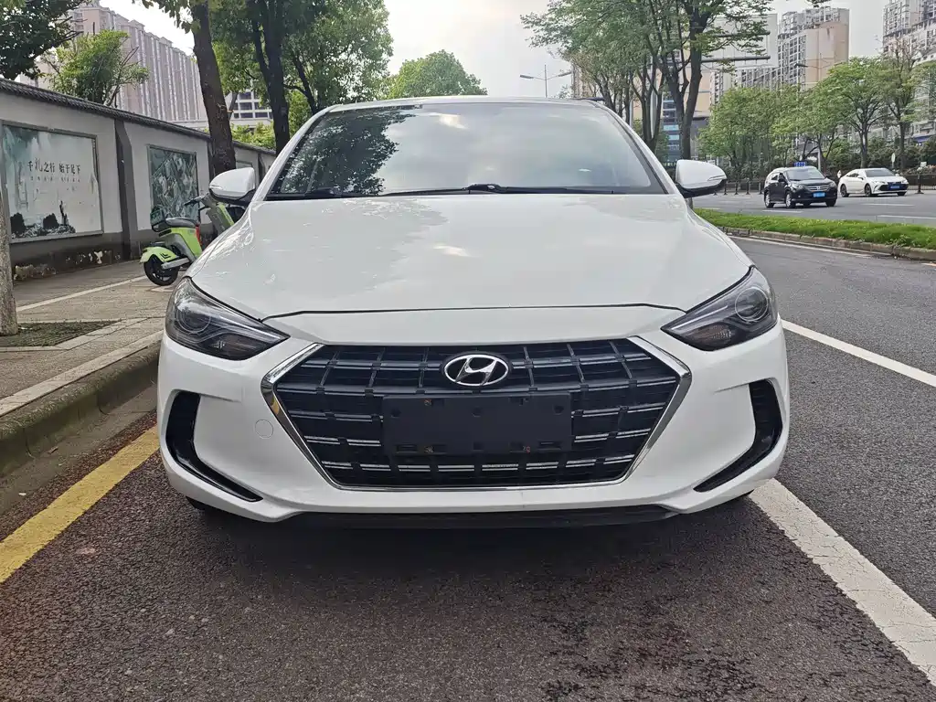 Hyundai Elantra 2020 — фото 2
