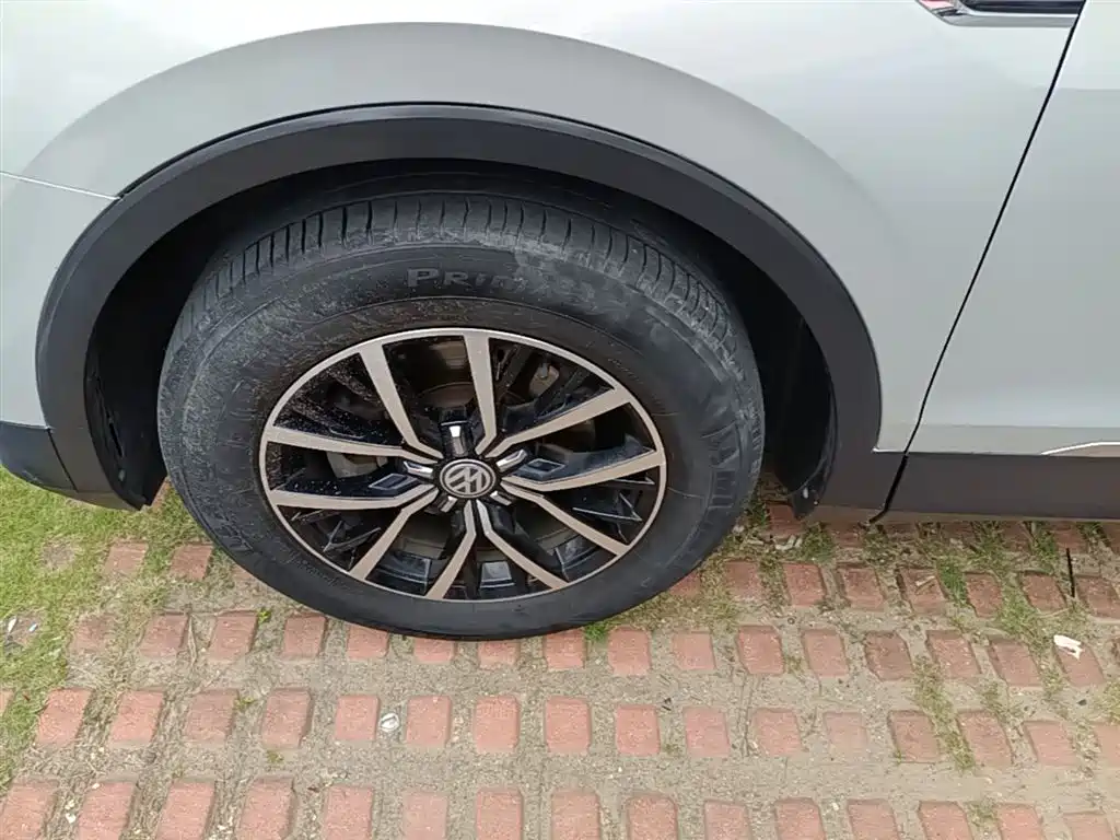 Volkswagen Tiguan L 2017 — фото 23