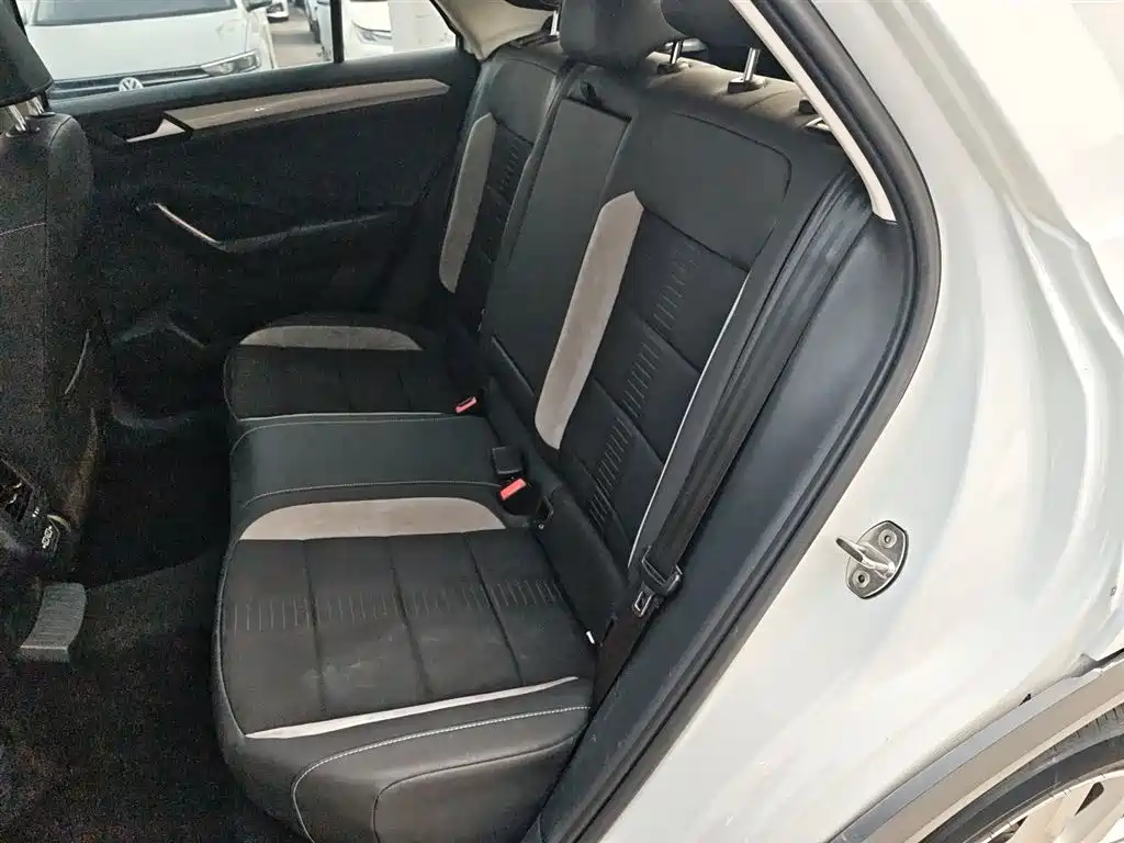 Volkswagen T-Roc 2021 — фото 15