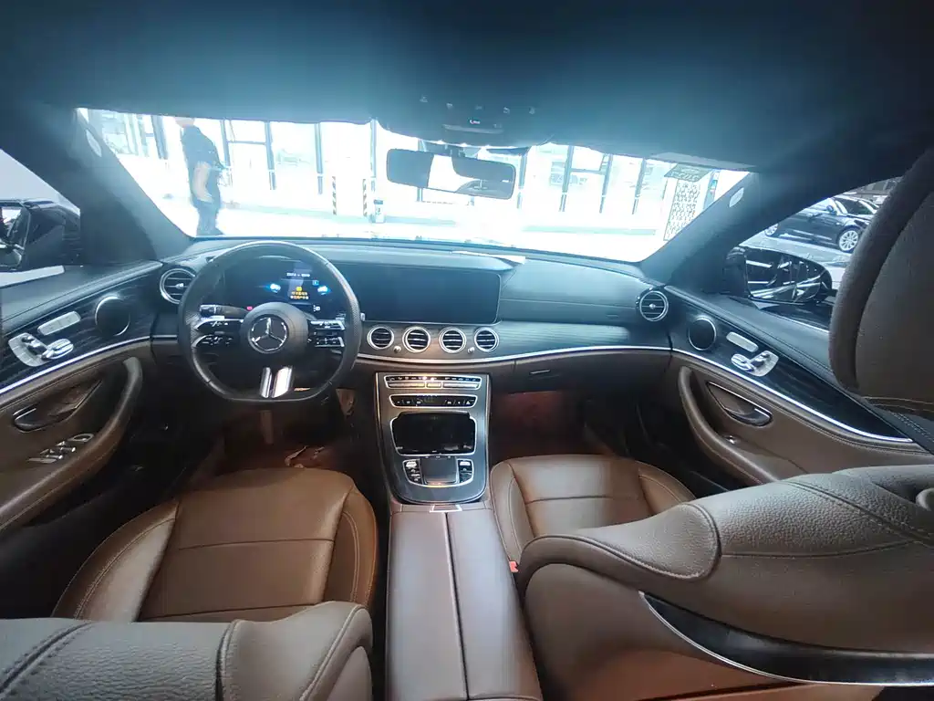 Mercedes-Benz E-Class 2023 — фото 13