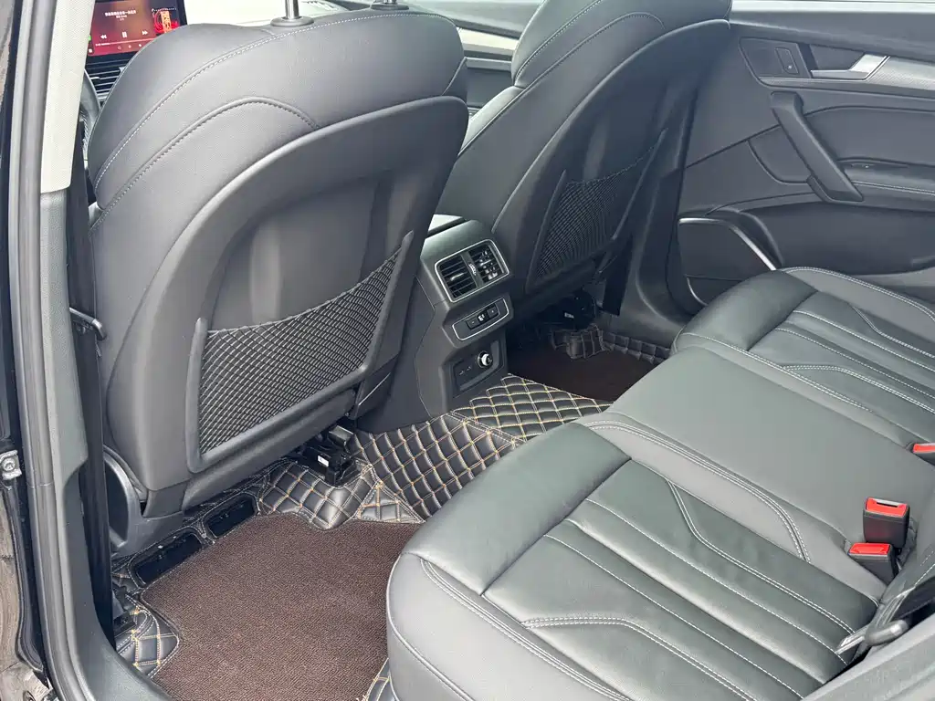 Audi Q5L 2023 — фото 25
