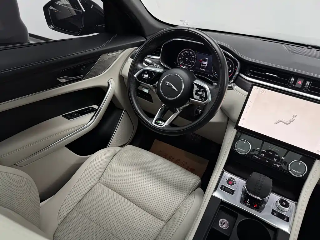 Jaguar F-PACE 2021 — фото 12