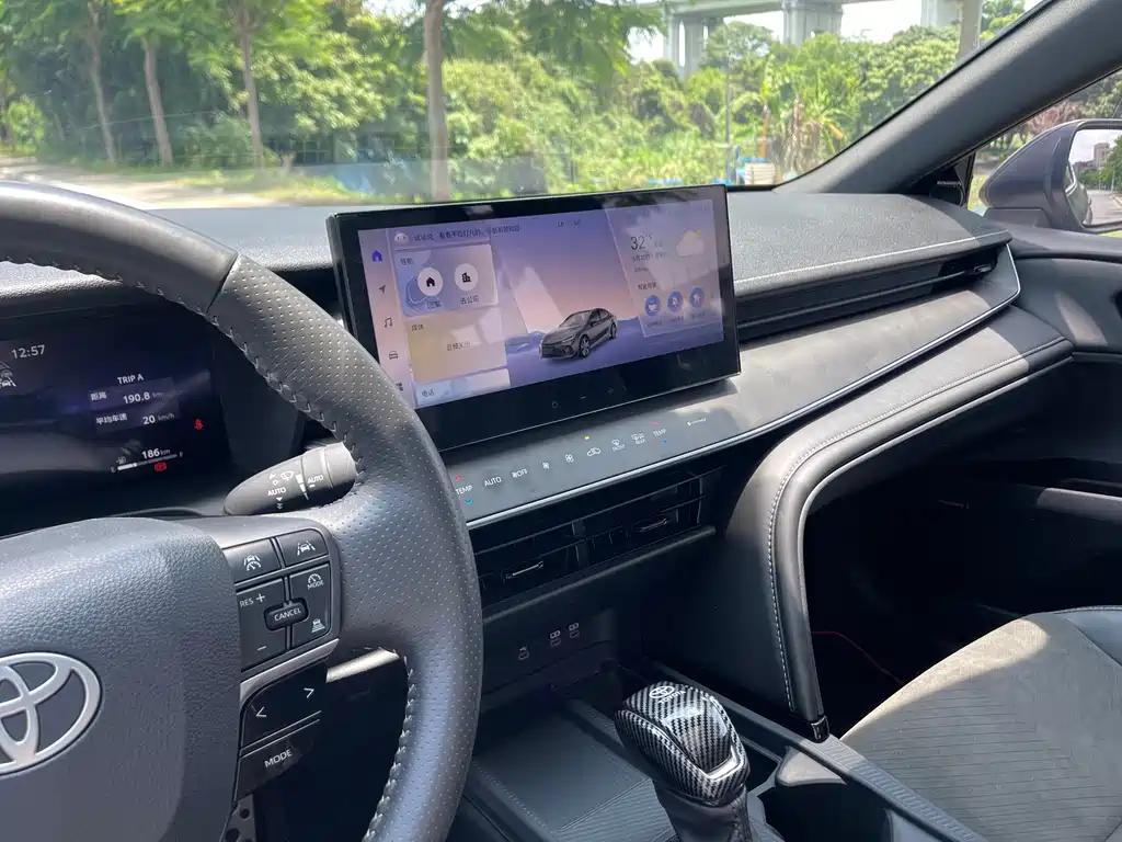 Toyota Camry 2025 — фото 23