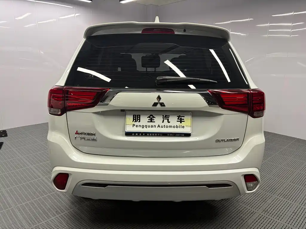 Mitsubishi Outlander 2022 — фото 18