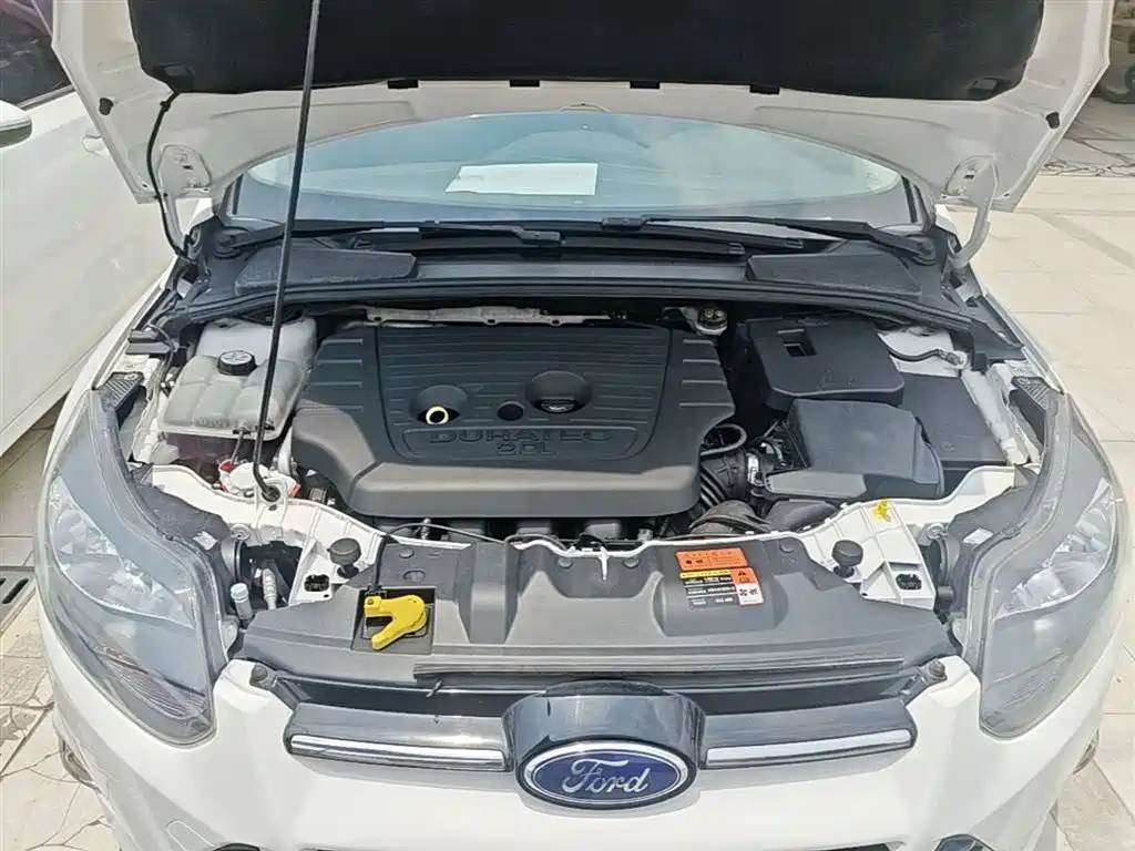 Ford Focus 2015 — фото 20