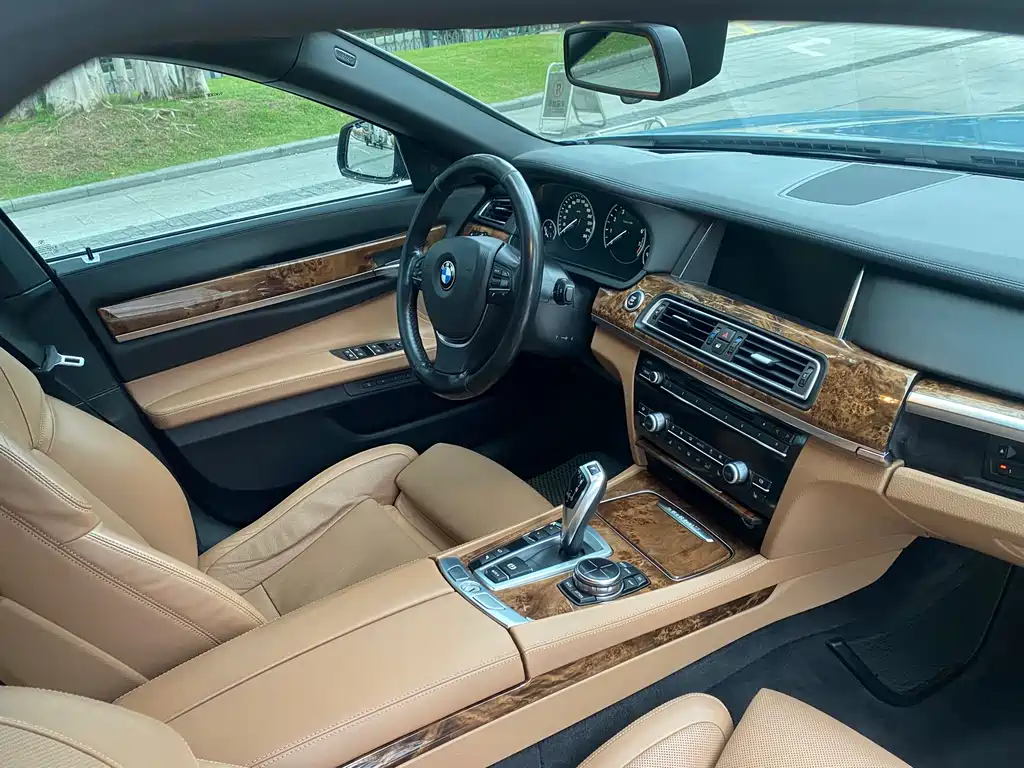 BMW 7 Series 2013 — фото 18