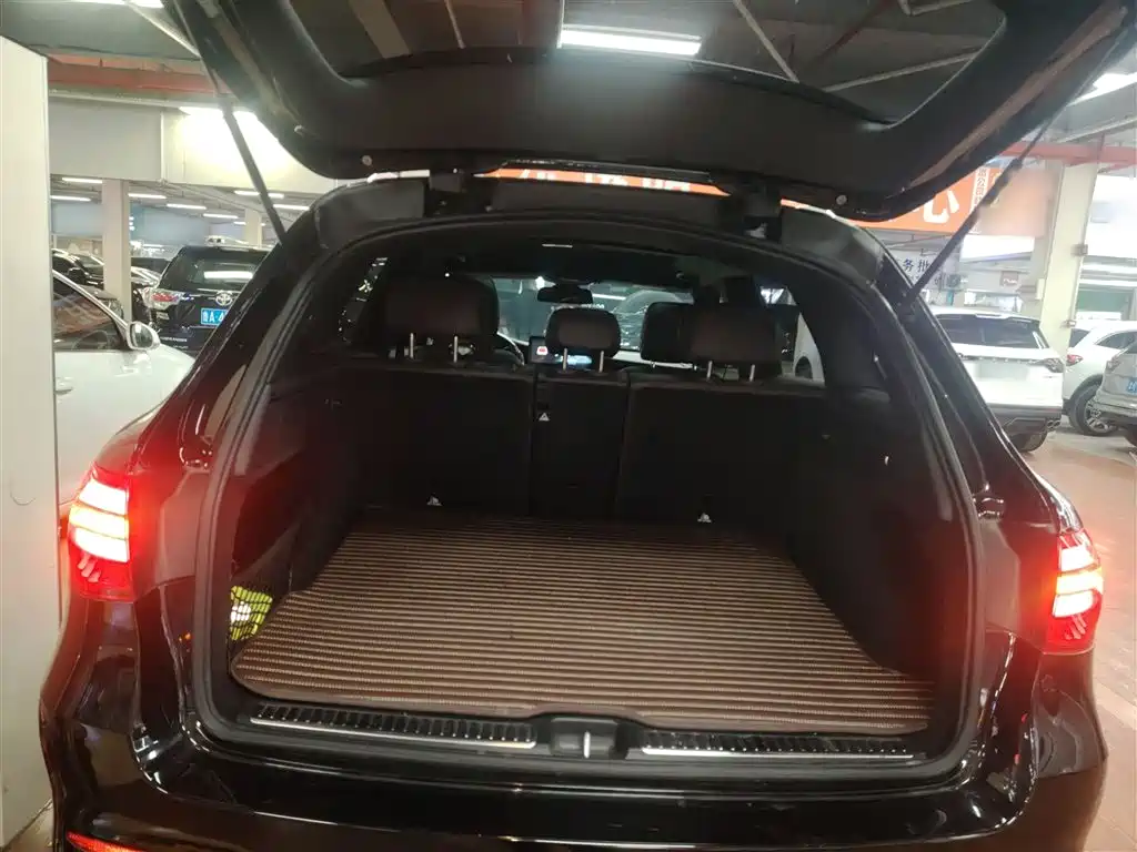 Mercedes-Benz GLC 2018 — фото 19