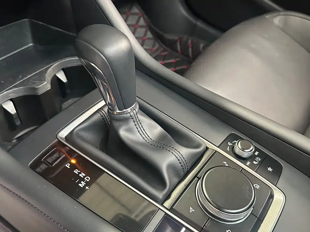 Mazda 3 Axela 2019 — фото 19