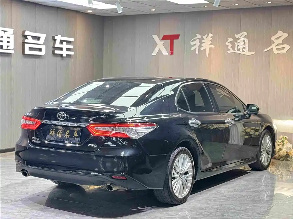Toyota Camry 2018 — фото 15