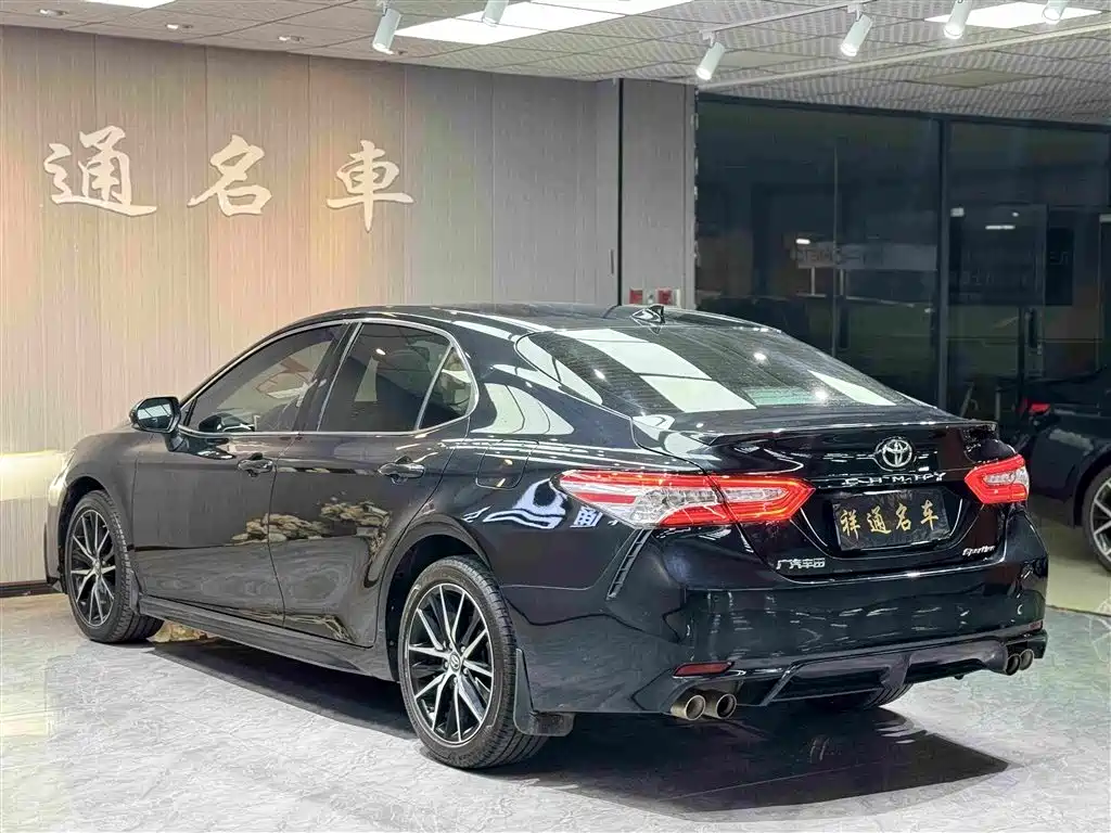 Toyota Camry 2022 — фото 12