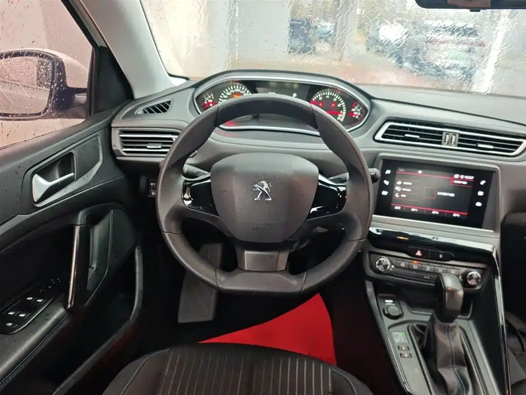 Peugeot 308 2017 — фото 11