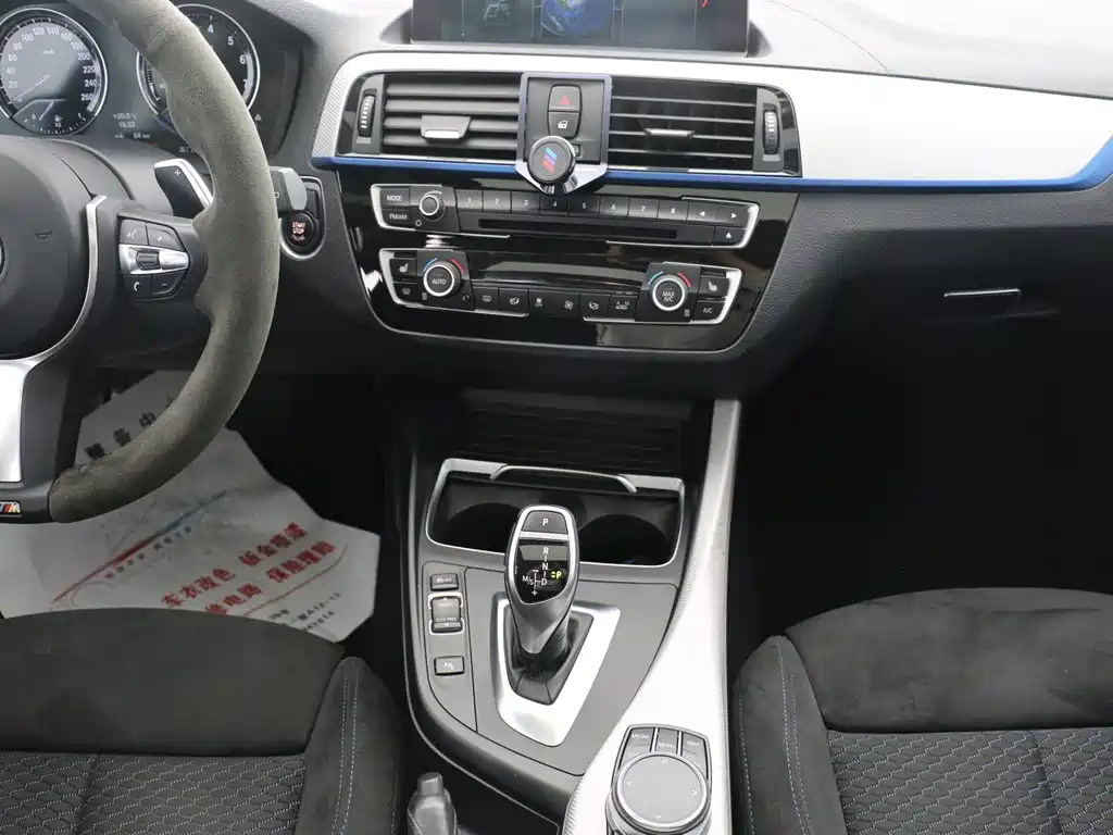 BMW 1 Series 2018 — фото 11