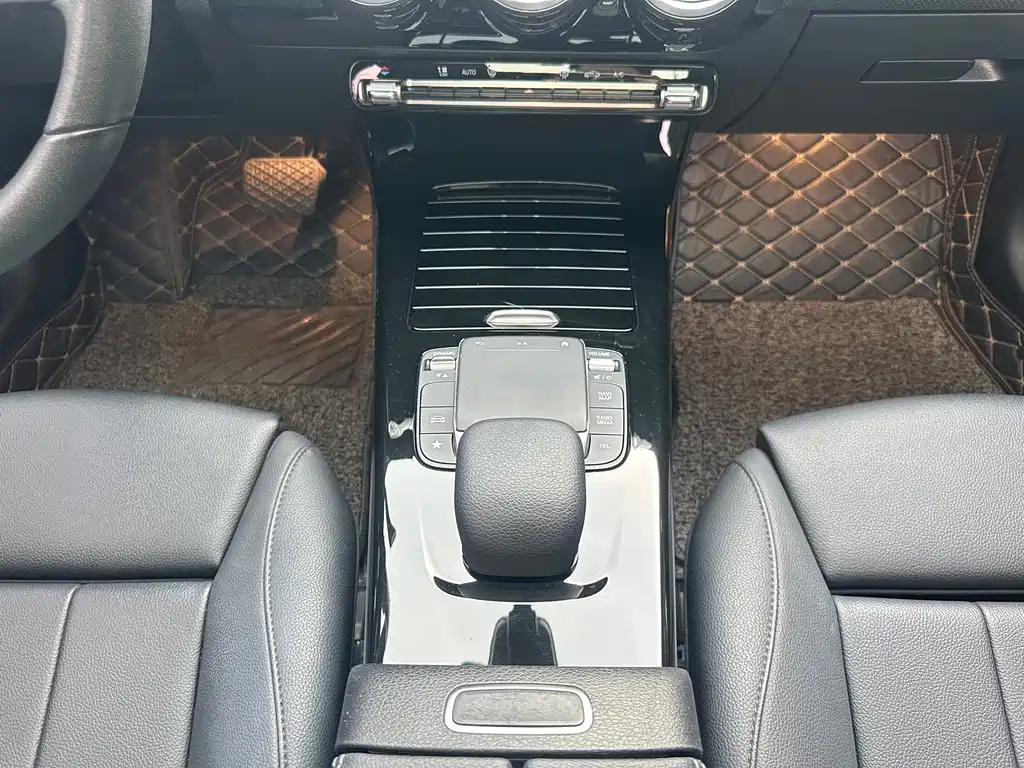 Mercedes-Benz A-Class 2021 — фото 16