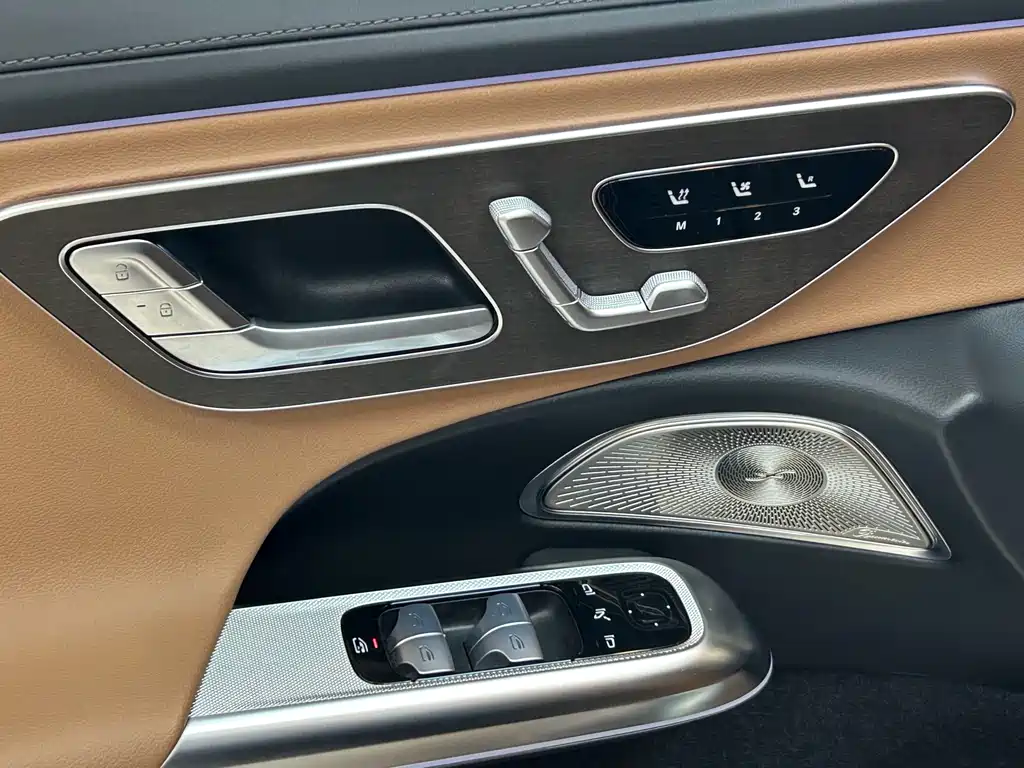 Mercedes-Benz E-Class 2024 — фото 8