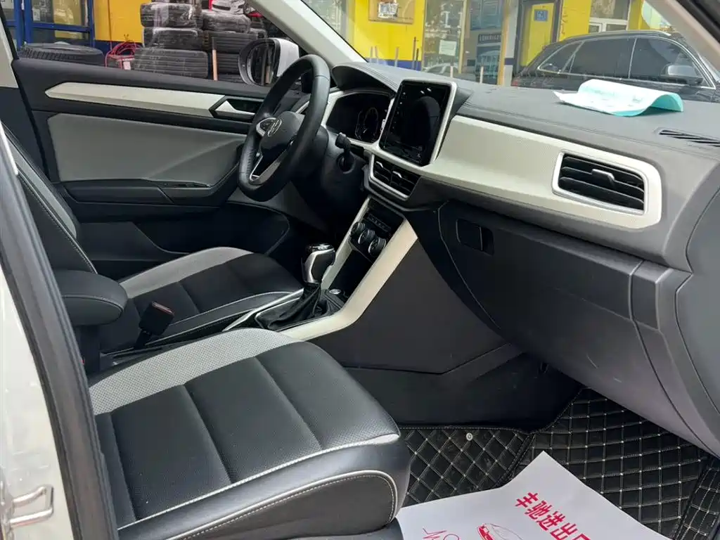 Volkswagen T-Roc 2023 — фото 11