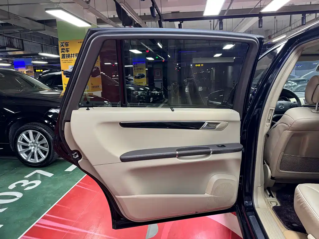 Mercedes-Benz R-Class 2016 — фото 23