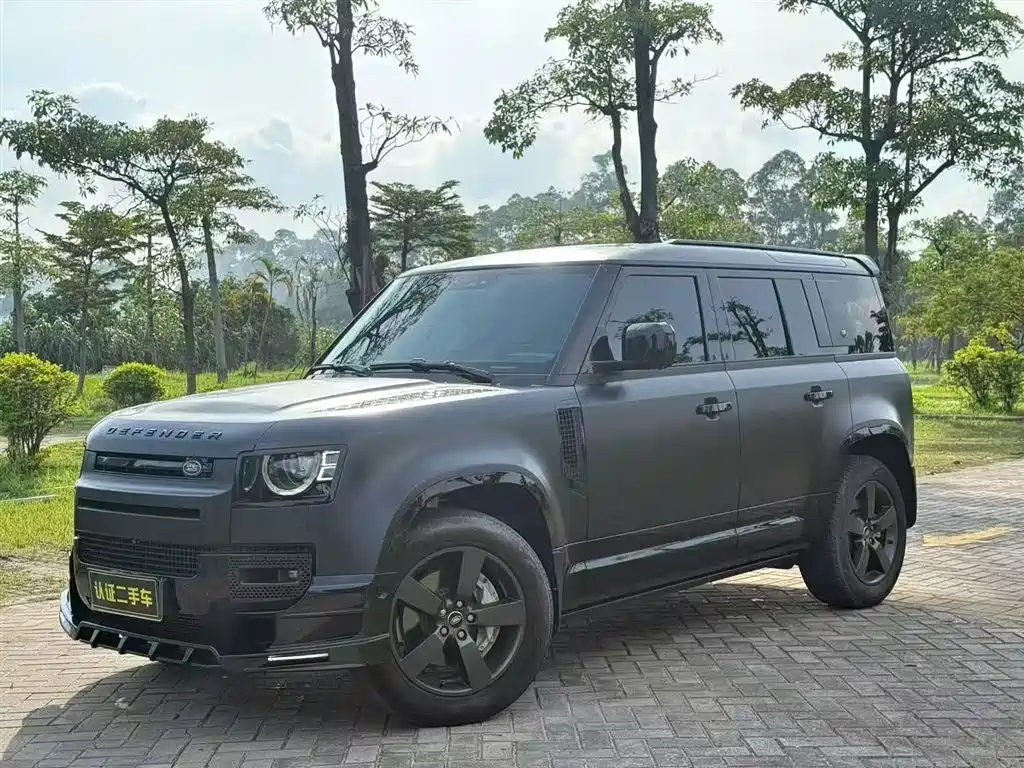 Land Rover Defender 2024