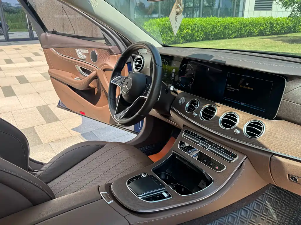 Mercedes-Benz E-Class 2021 — фото 18