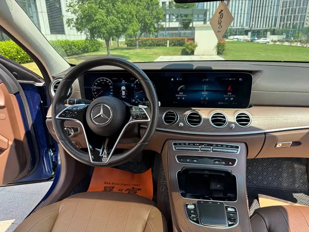 Mercedes-Benz E-Class 2021 — фото 25