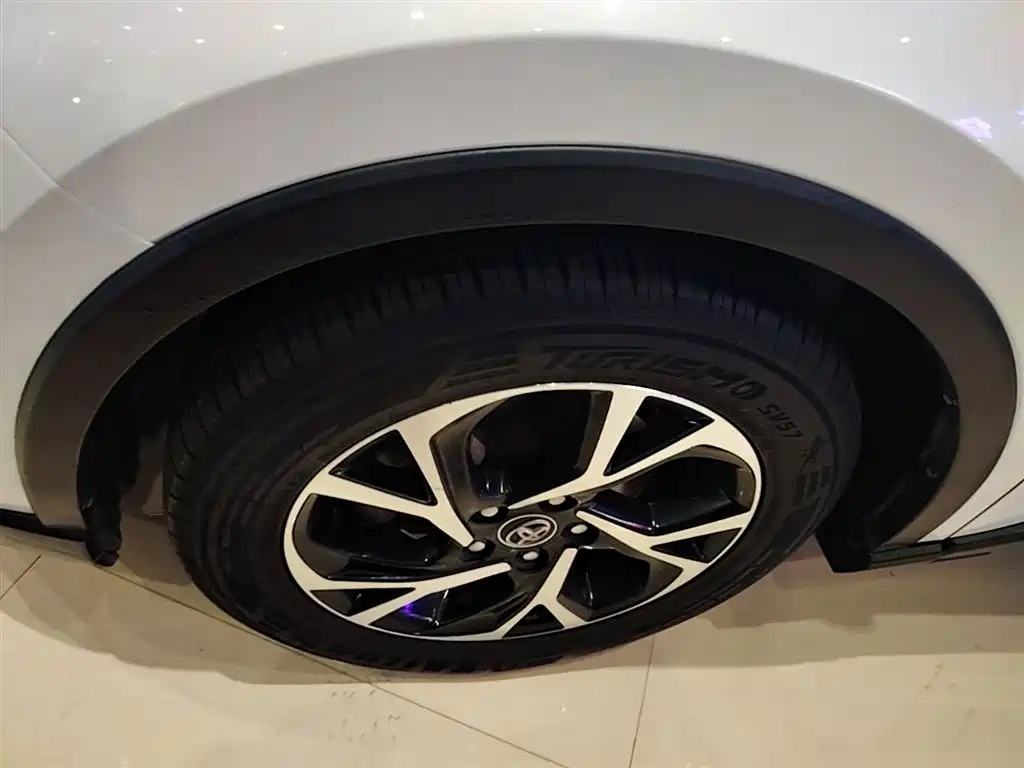 Toyota C-HR 2019 — фото 23