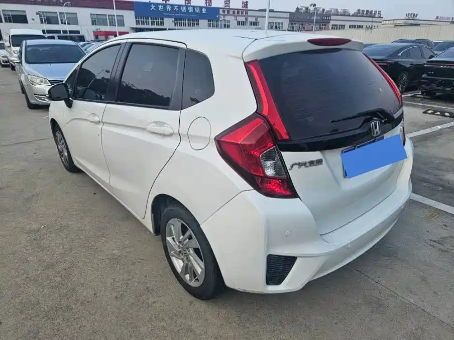 Honda Fit 2016 — фото 10
