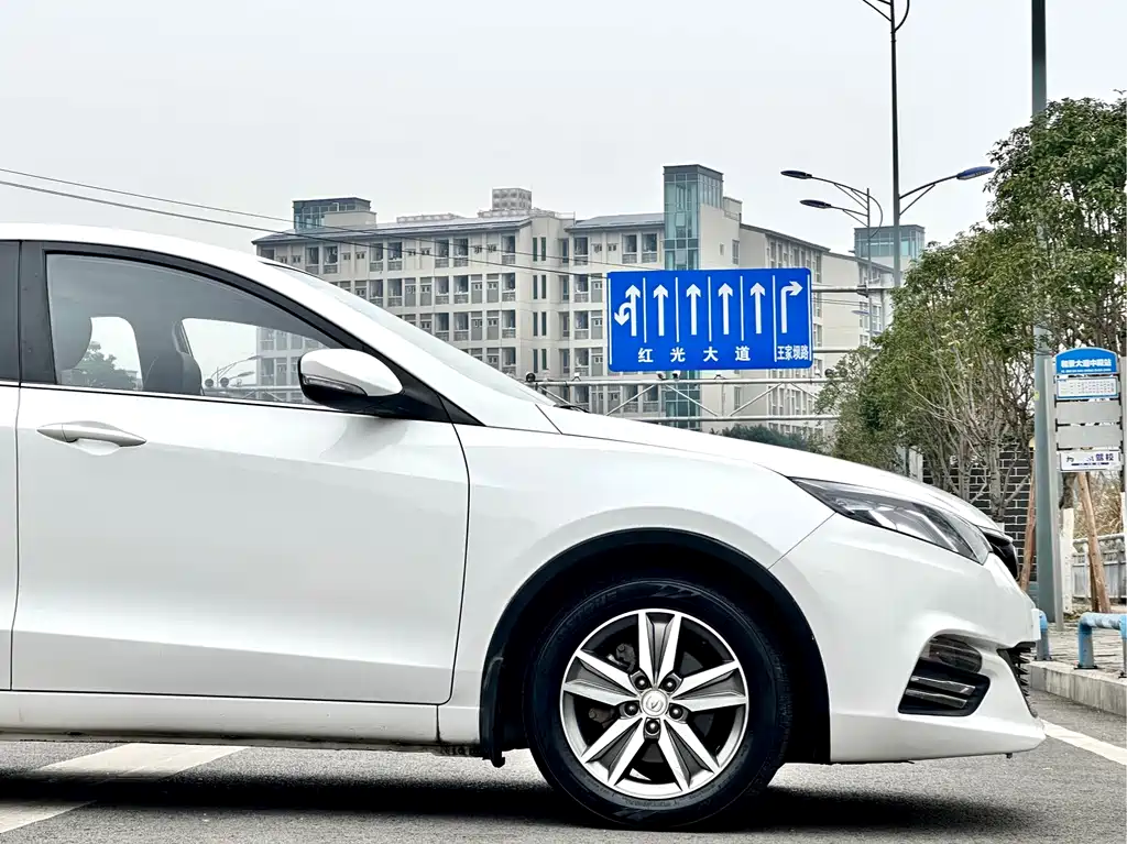 Changan Eado XT 2015 — фото 12