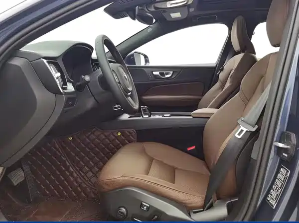 Volvo S60 2025