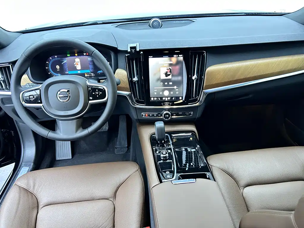 Volvo S90 PHEV 2024 — фото 11