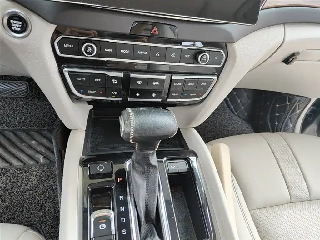 GAC Motor Trumpchi GS8 2016 — фото 13
