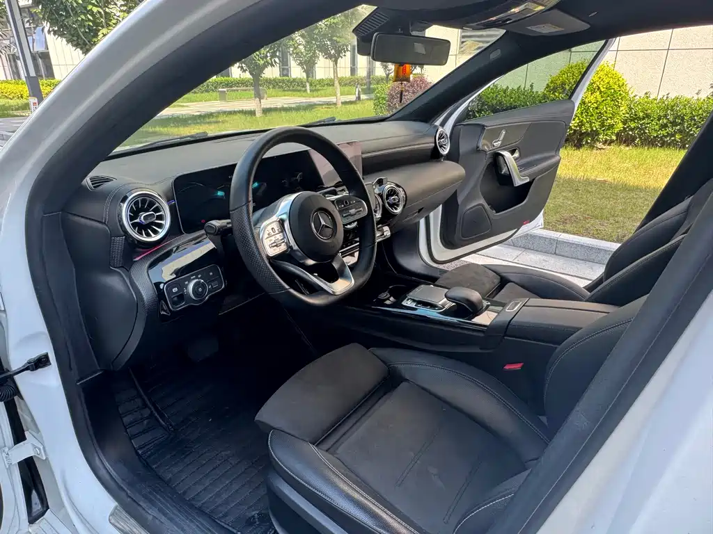 Mercedes-Benz A-Class 2019 — фото 23