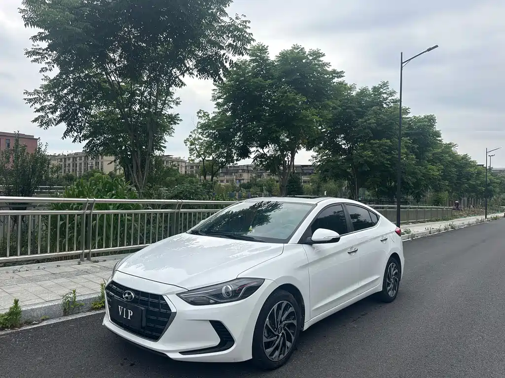 Hyundai Elantra 2020 — фото 3