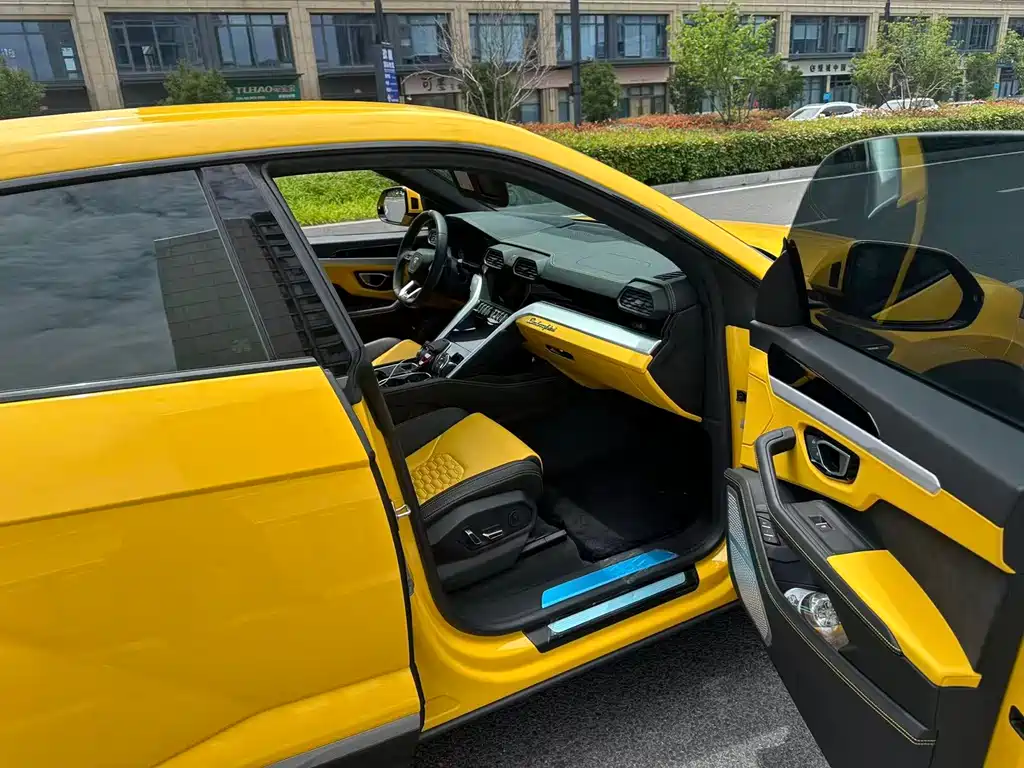Lamborghini Urus 2019 — фото 11