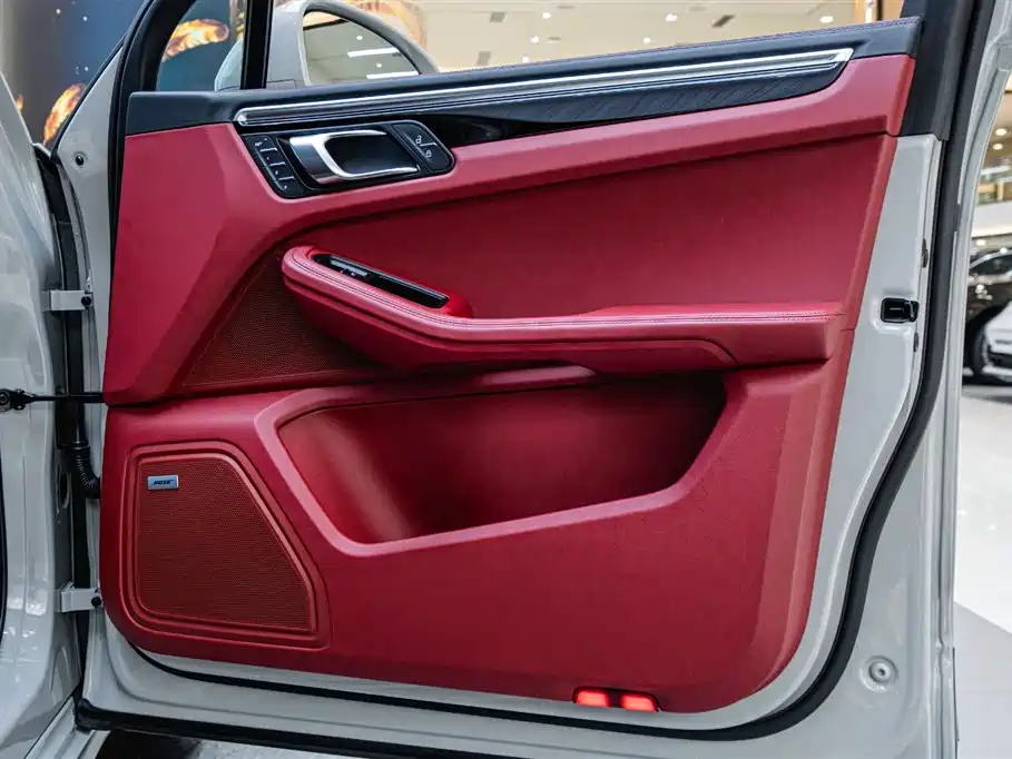 Porsche Macan 2023 — фото 18
