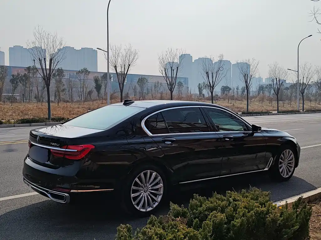 BMW 7 Series 2018 — фото 28