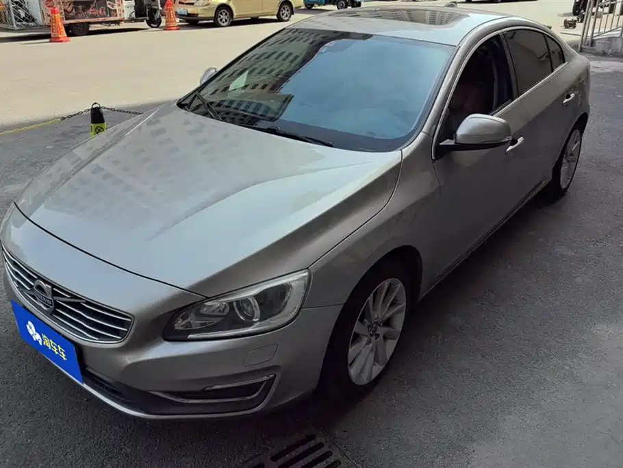 Volvo S60 2015 — фото 1