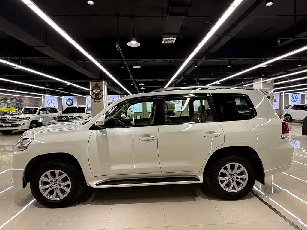 Toyota Land Cruiser 2016 — фото 3