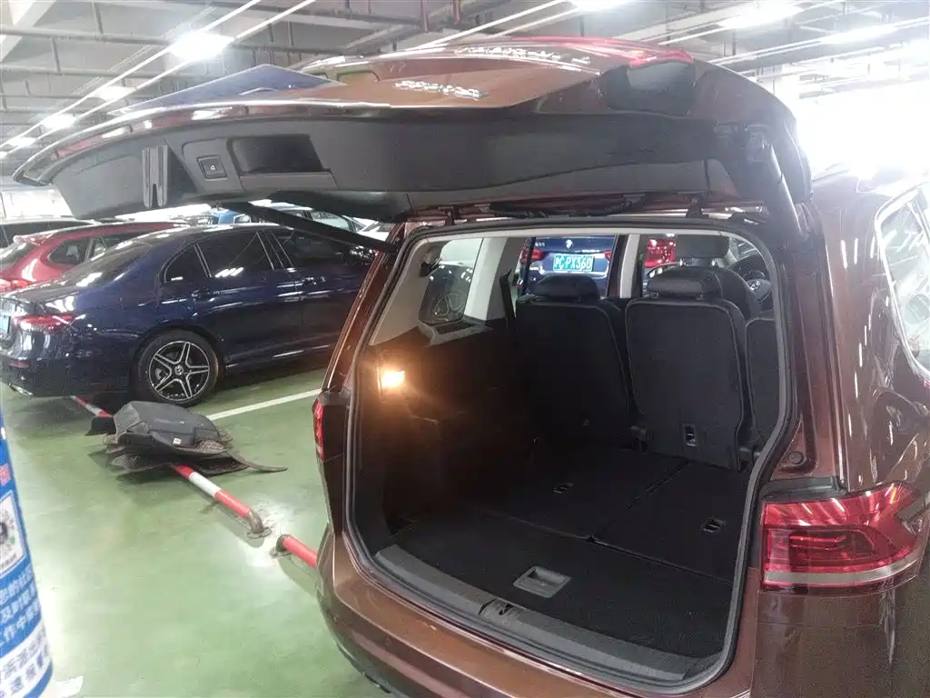 Volkswagen Touran 2017 — фото 19