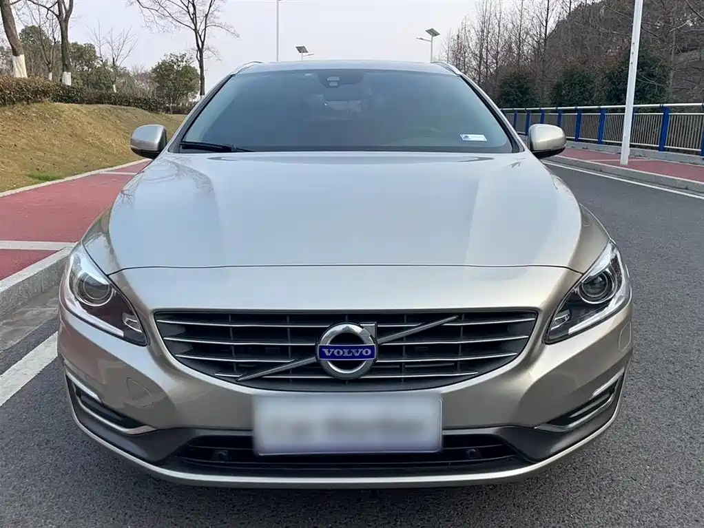 Volvo V60 2015 — фото 10