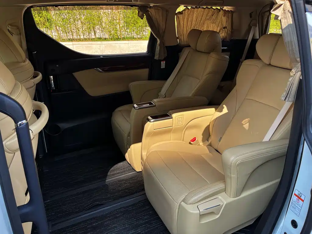 Toyota Alphard 2016 — фото 11